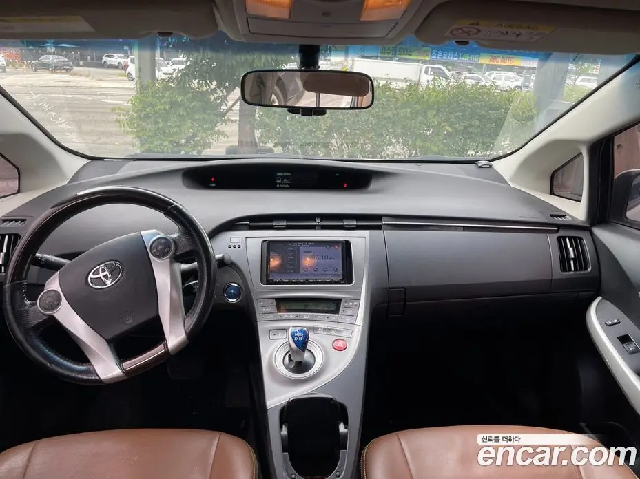 Toyota Prius 2013 1.8 автомат (гидро), фото 5 Toyota Prius 2013 1.8 автомат (гидро), фото 5