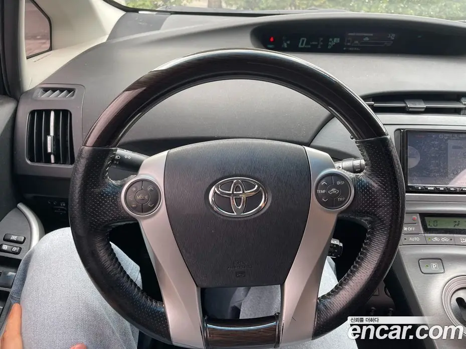Toyota Prius 2013 1.8 автомат (гидро), фото 6 Toyota Prius 2013 1.8 автомат (гидро), фото 6