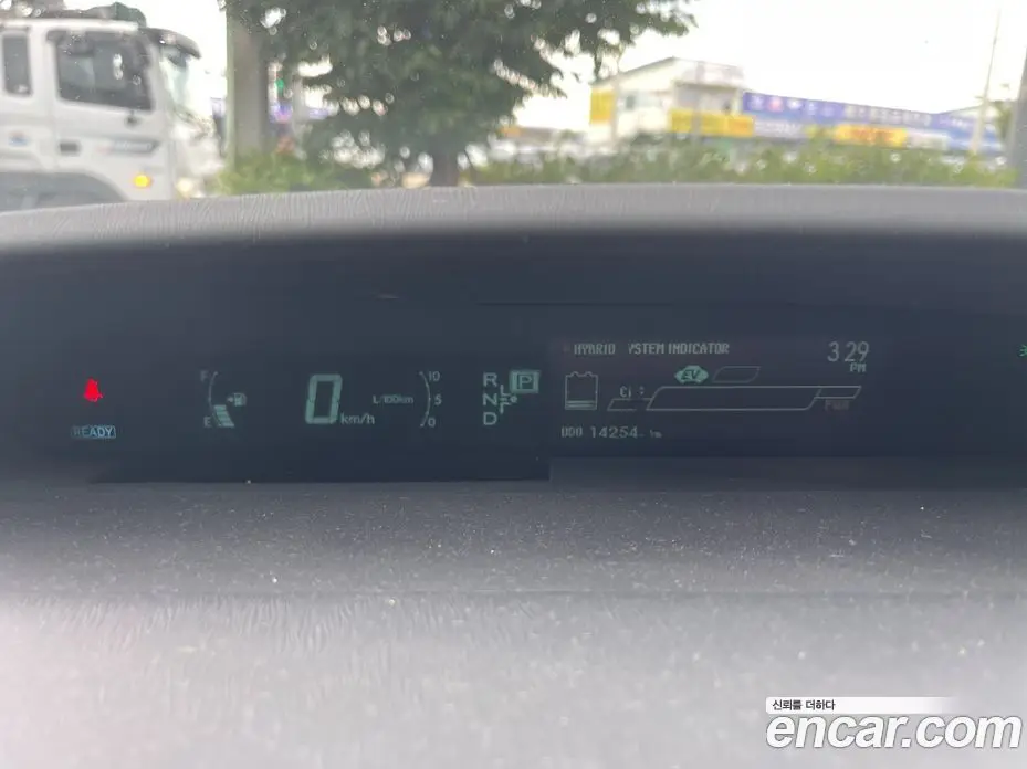 Toyota Prius 2013 1.8 автомат (гидро), фото 7 Toyota Prius 2013 1.8 автомат (гидро), фото 7