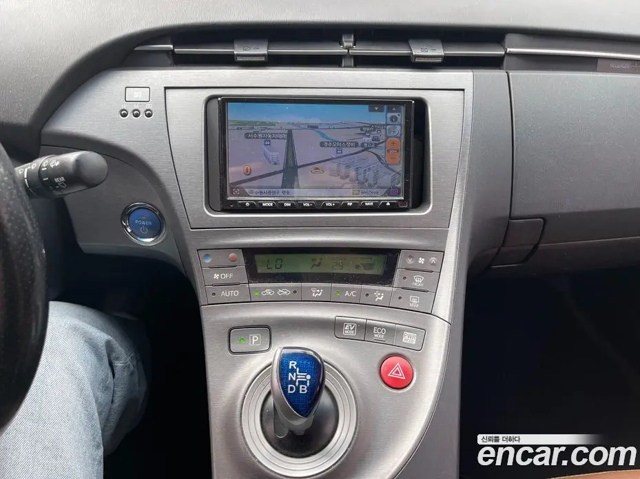 Toyota Prius 2013 1.8 автомат (гидро), фото 8 Toyota Prius 2013 1.8 автомат (гидро), фото 8