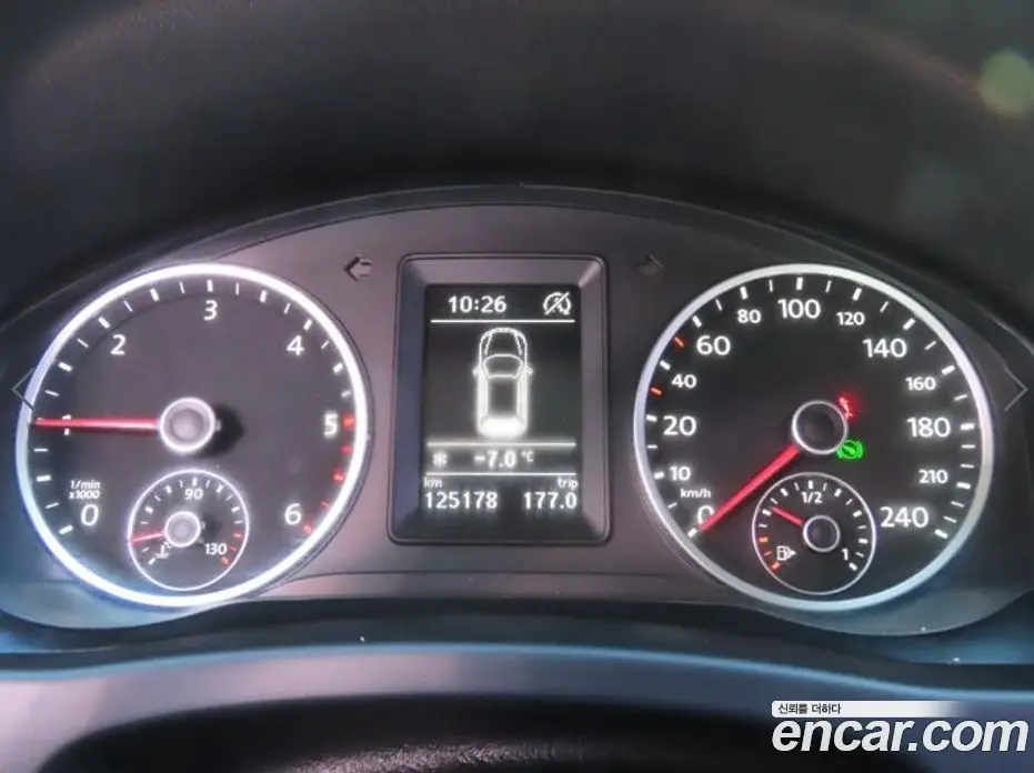 Volkswagen Tiguan 2015 2.0 автомат (гидро), фото 9 Volkswagen Tiguan 2015 2.0 автомат (гидро), фото 9
