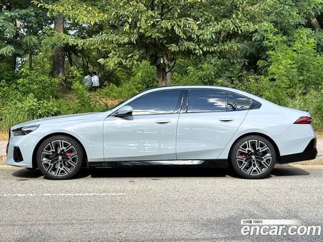 BMW 5 серия 2026 2.0 автомат (гидро), миниатюра 3 BMW 5 серия 2026 2.0 автомат (гидро), миниатюра 3