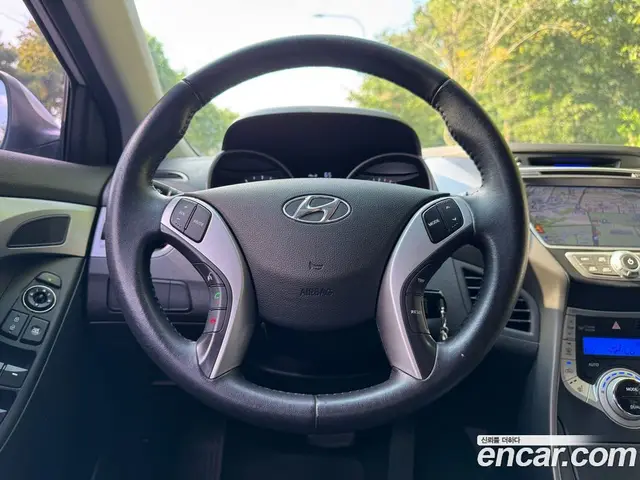 Hyundai Avante 2010 1.6 автомат (гидро), миниатюра 7