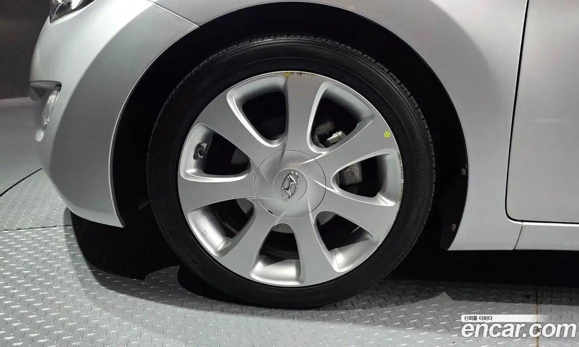 Hyundai Avante 2010 1.6 автомат (гидро), фото 5