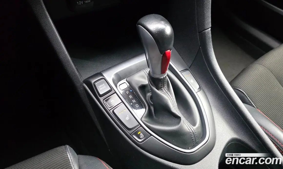 Hyundai Veloster 2018 1.4 автомат (гидро), фото 9 Hyundai Veloster 2018 1.4 автомат (гидро), фото 9