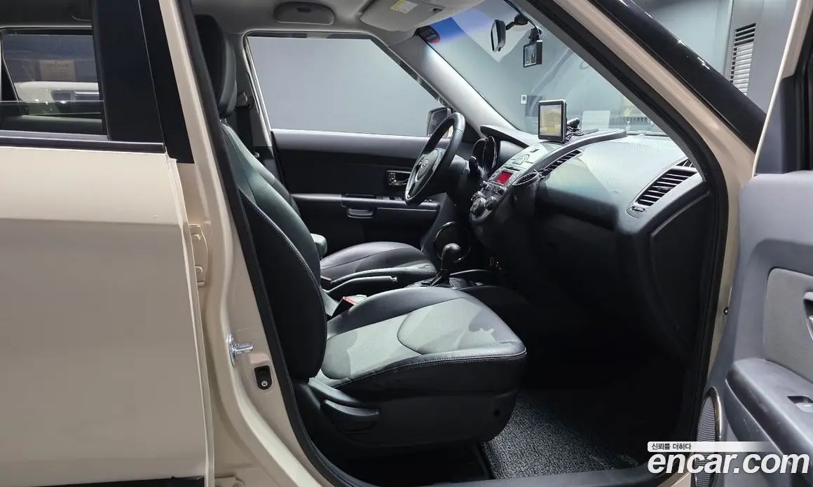 Kia Soul 2010 1.6 автомат (гидро), фото 11