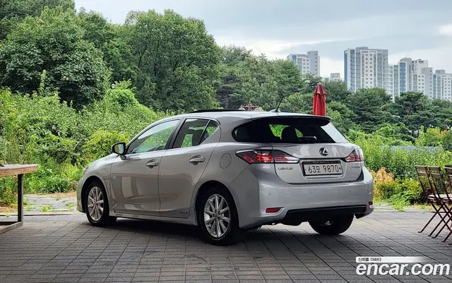 Lexus CT200h 2011 1.8 автомат (гидро), миниатюра 2