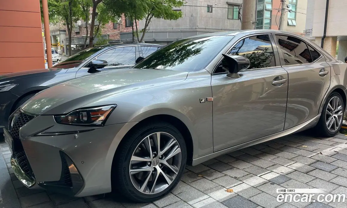 Lexus IS 2017 2.0 автомат (гидро), фото 1 Lexus IS 2017 2.0 автомат (гидро), фото 1