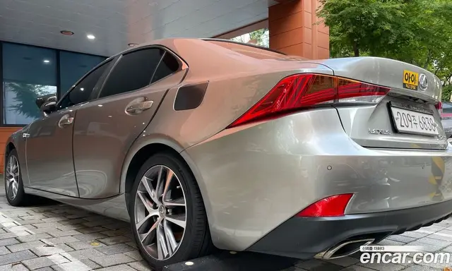 Lexus IS 2017 2.0 автомат (гидро), миниатюра 2 Lexus IS 2017 2.0 автомат (гидро), миниатюра 2