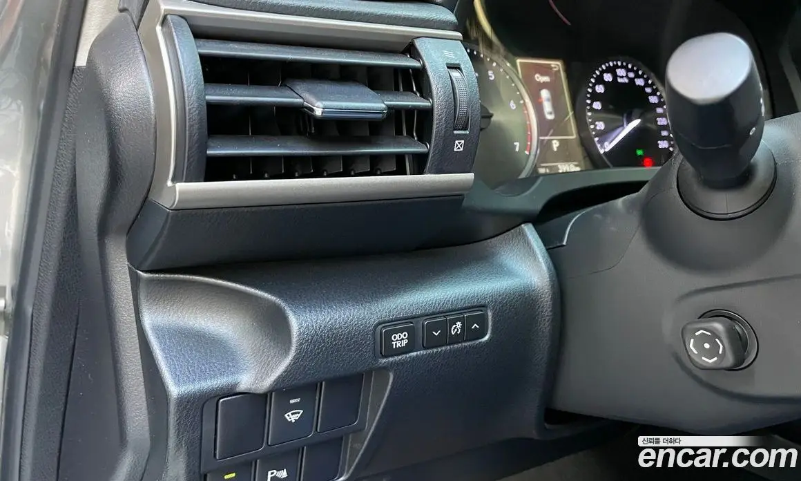 Lexus IS 2017 2.0 автомат (гидро), фото 18 Lexus IS 2017 2.0 автомат (гидро), фото 18