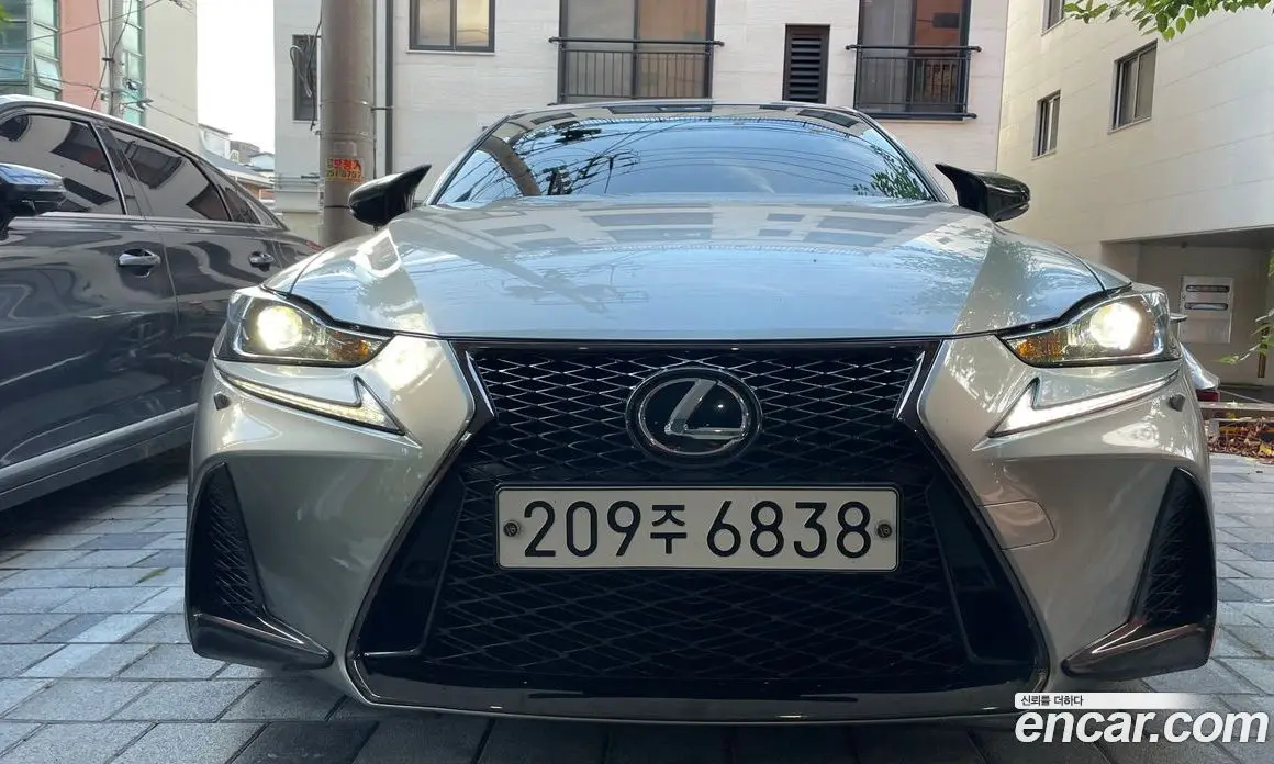 Lexus IS 2017 2.0 автомат (гидро), фото 3 Lexus IS 2017 2.0 автомат (гидро), фото 3