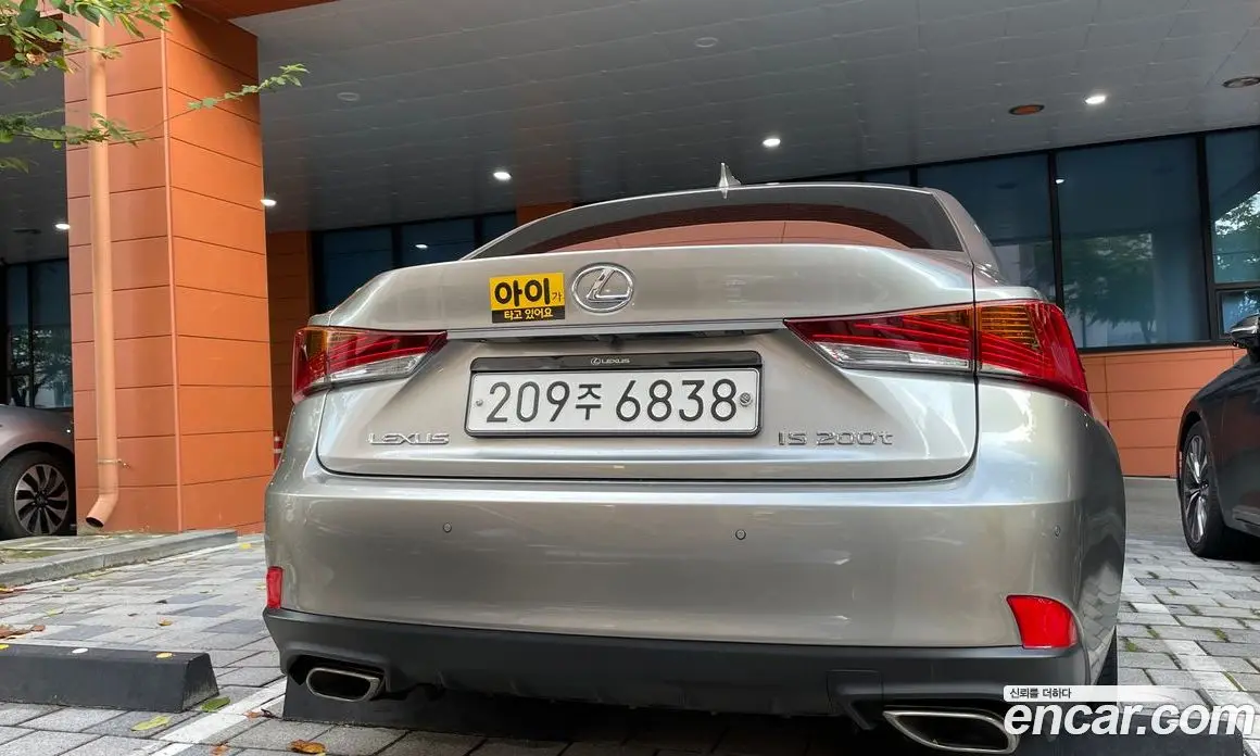 Lexus IS 2017 2.0 автомат (гидро), фото 4 Lexus IS 2017 2.0 автомат (гидро), фото 4