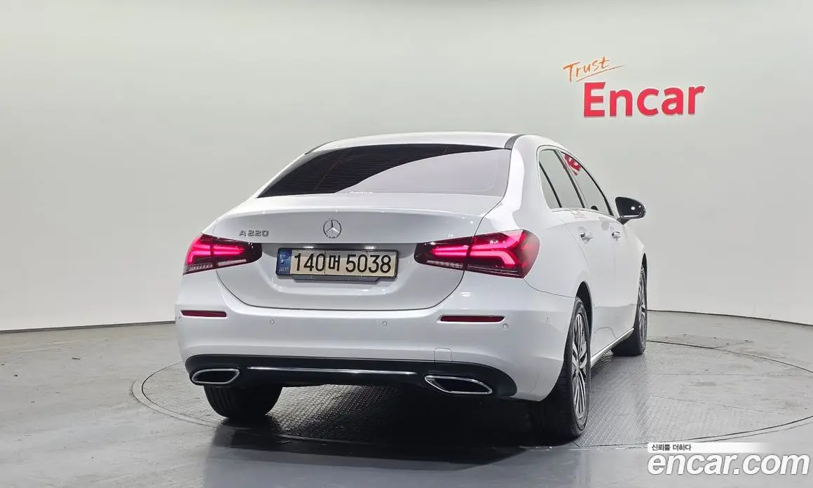 Mercedes-Benz A-Class 2021 2.0 автомат (гидро), фото 4