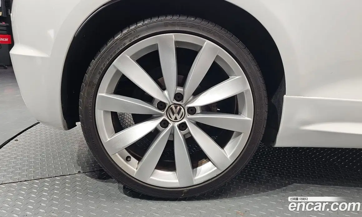 Volkswagen Scirocco 2012 2.0 автомат (гидро), фото 5 Volkswagen Scirocco 2012 2.0 автомат (гидро), фото 5