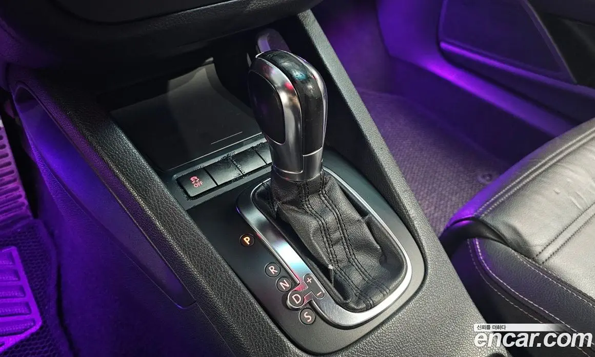 Volkswagen Scirocco 2012 2.0 автомат (гидро), фото 9 Volkswagen Scirocco 2012 2.0 автомат (гидро), фото 9