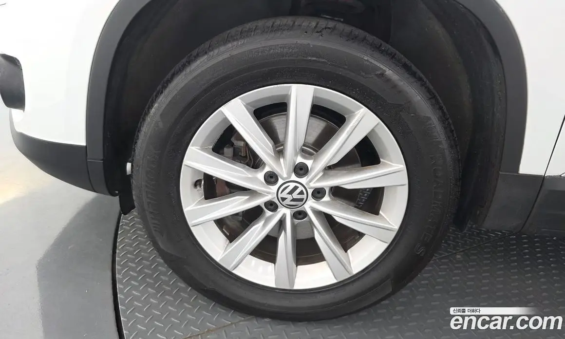Volkswagen Tiguan 2014 2.0 автомат (гидро), фото 5