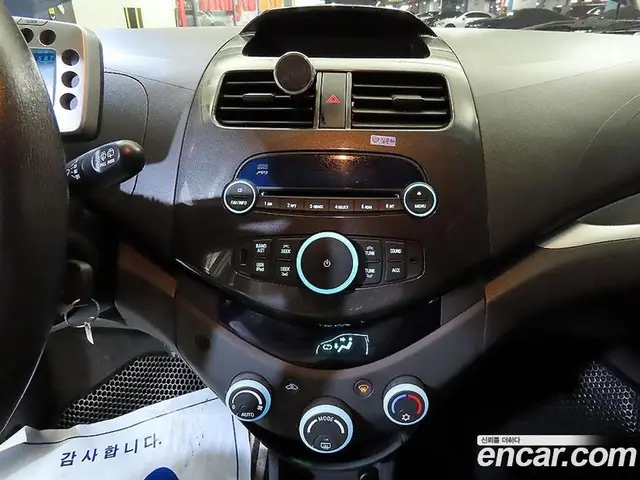 Chevrolet Spark 2012 1.0 автомат (гидро), миниатюра 11