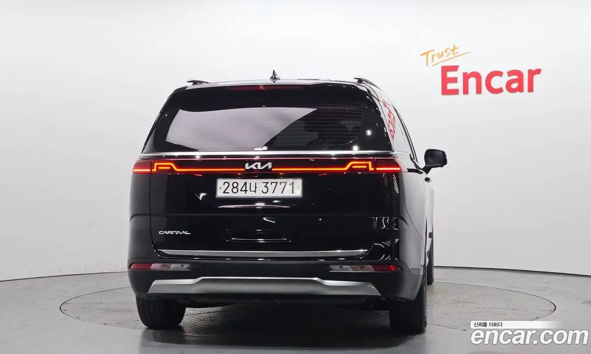 Kia Carnival 2023 2.2 автомат (гидро), фото 4
