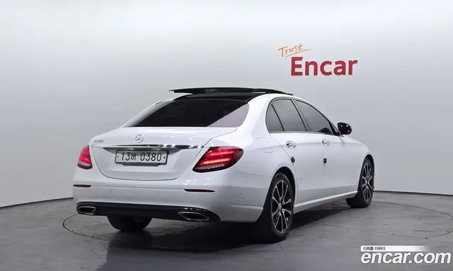 Mercedes-Benz E-Class 2016 2.0 автомат (гидро), миниатюра 2
