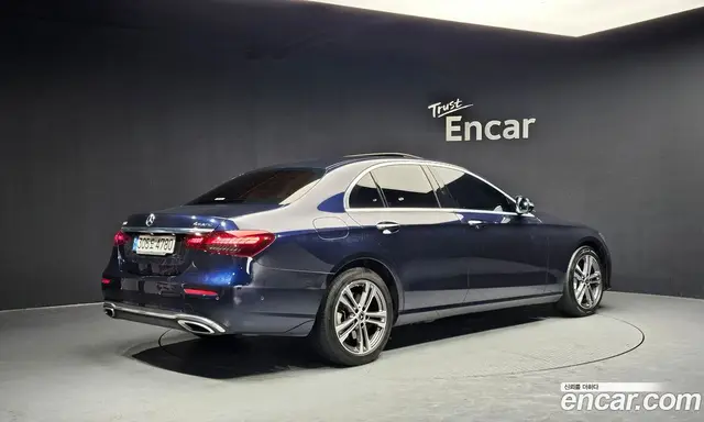 Mercedes-Benz E-Class 2022 2.0 автомат (гидро), миниатюра 2
