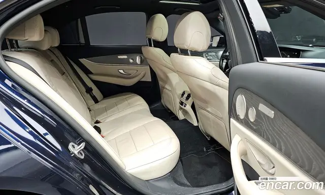 Mercedes-Benz E-Class 2022 2.0 автомат (гидро), миниатюра 11