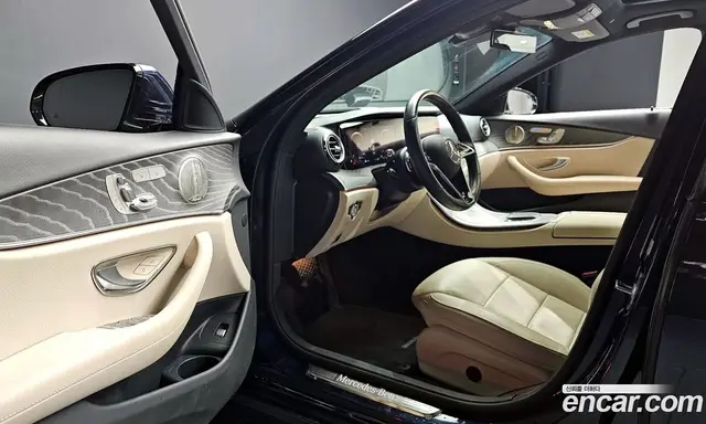 Mercedes-Benz E-Class 2022 2.0 автомат (гидро), миниатюра 12