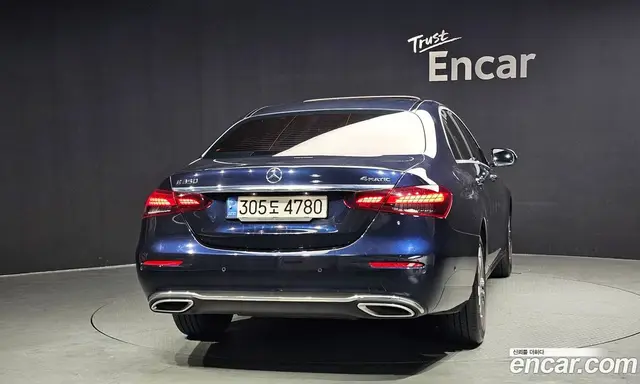 Mercedes-Benz E-Class 2022 2.0 автомат (гидро), миниатюра 4