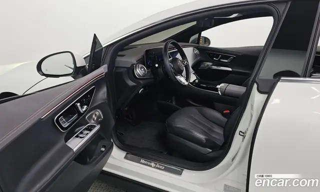 Mercedes-Benz EQE 2022 0.3 автомат (гидро), миниатюра 10