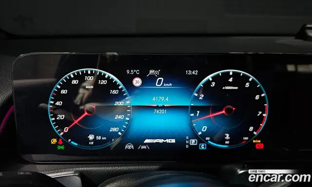 Mercedes-Benz GLB-Class 2022 2.0 автомат (гидро), миниатюра 8