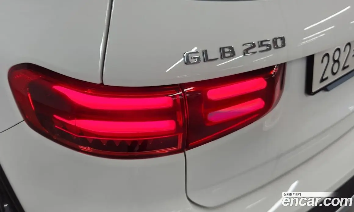 Mercedes-Benz GLB-Class 2025 2.0 автомат (гидро), фото 15 Mercedes-Benz GLB-Class 2025 2.0 автомат (гидро), фото 15