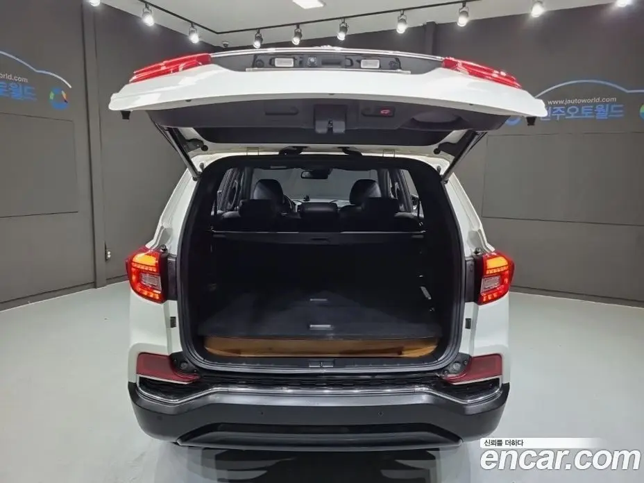 SsangYong Rexton 2017 2.2 автомат (гидро), фото 17 SsangYong Rexton 2017 2.2 автомат (гидро), фото 17