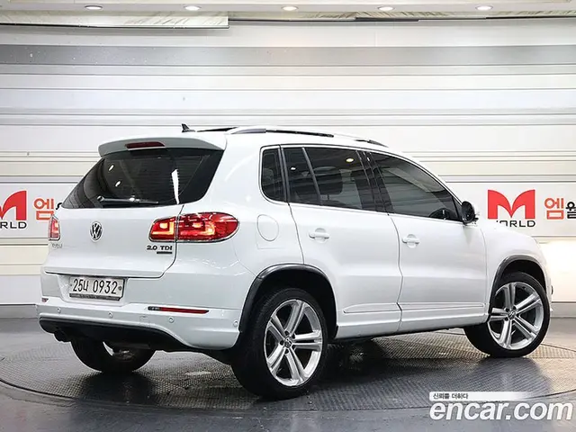 Volkswagen Tiguan 2015 2.0 автомат (гидро), миниатюра 4