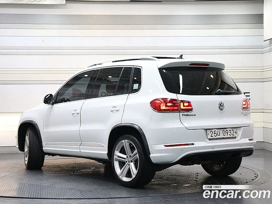 Volkswagen Tiguan 2015 2.0 автомат (гидро), фото 5