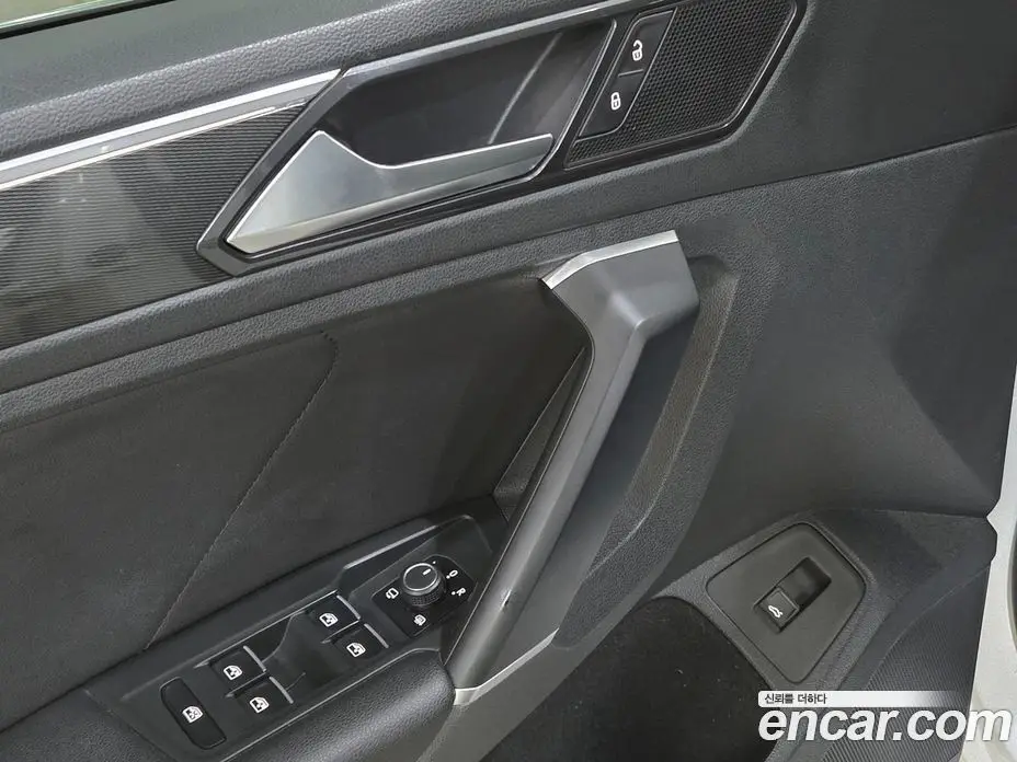 Volkswagen Tiguan 2018 2.0 автомат (гидро), фото 15