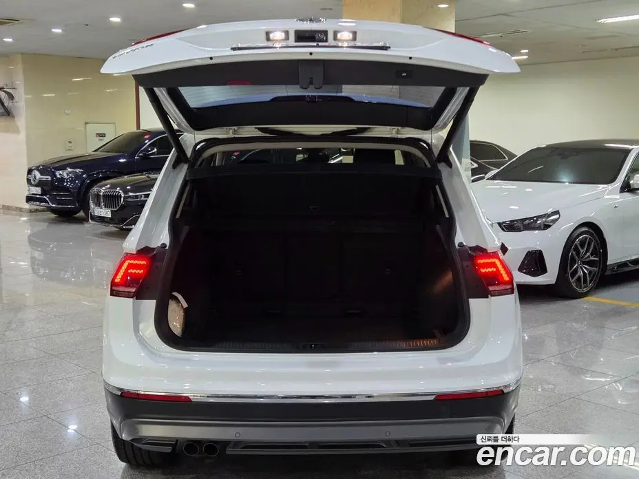 Volkswagen Tiguan 2018 2.0 автомат (гидро), фото 19