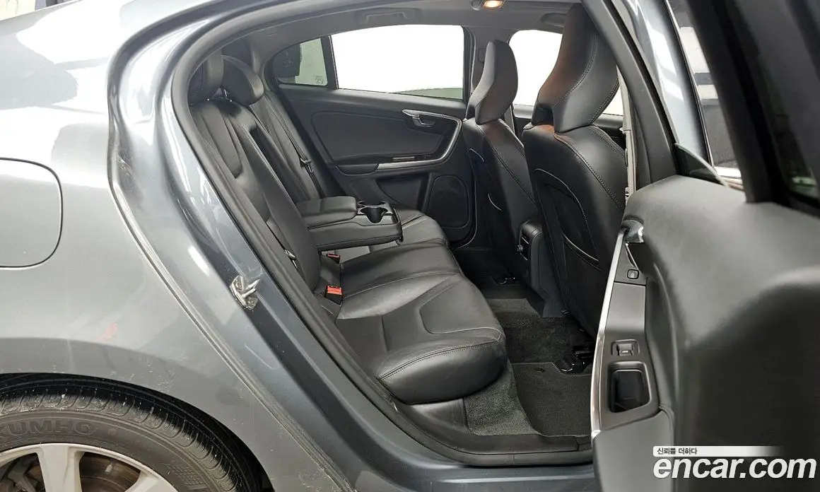 Volvo S60 2015 2.0 автомат (гидро), фото 12 Volvo S60 2015 2.0 автомат (гидро), фото 12