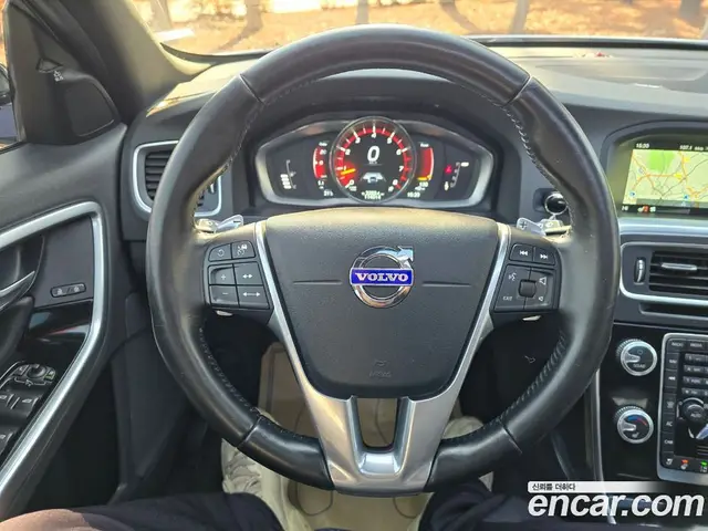 Volvo V60 2016 2.0 автомат (гидро), миниатюра 12