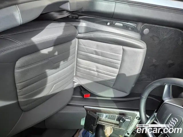Audi A6 2023 2.0 автомат (гидро), миниатюра 5