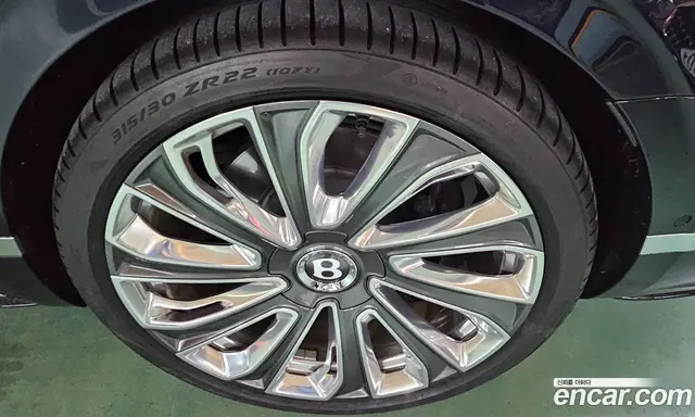 Bentley Flying Spur 2025 4.0 автомат (гидро), миниатюра 10