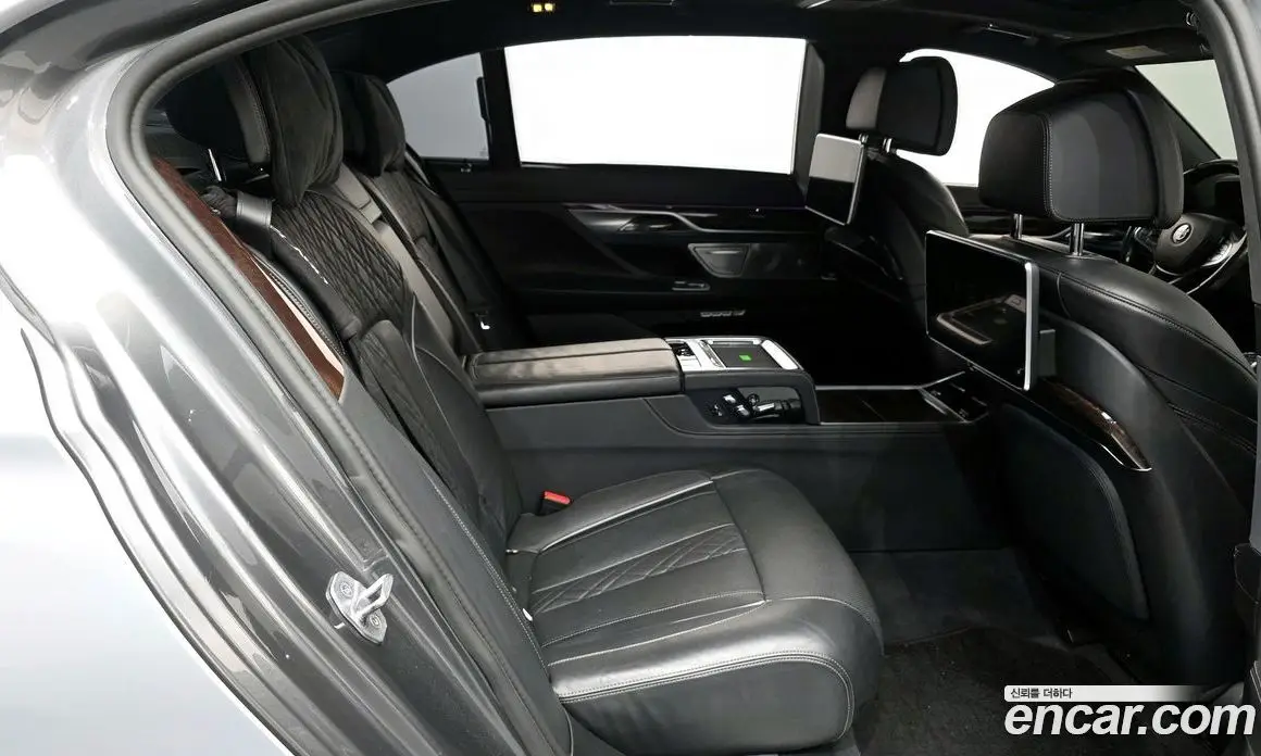BMW 7 серия 2016 4.4 автомат (гидро), фото 12 BMW 7 серия 2016 4.4 автомат (гидро), фото 12