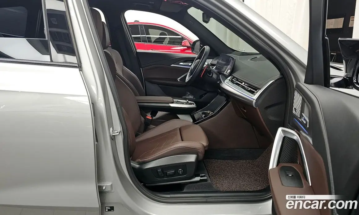BMW X1 2025 2.0 автомат (гидро), фото 11