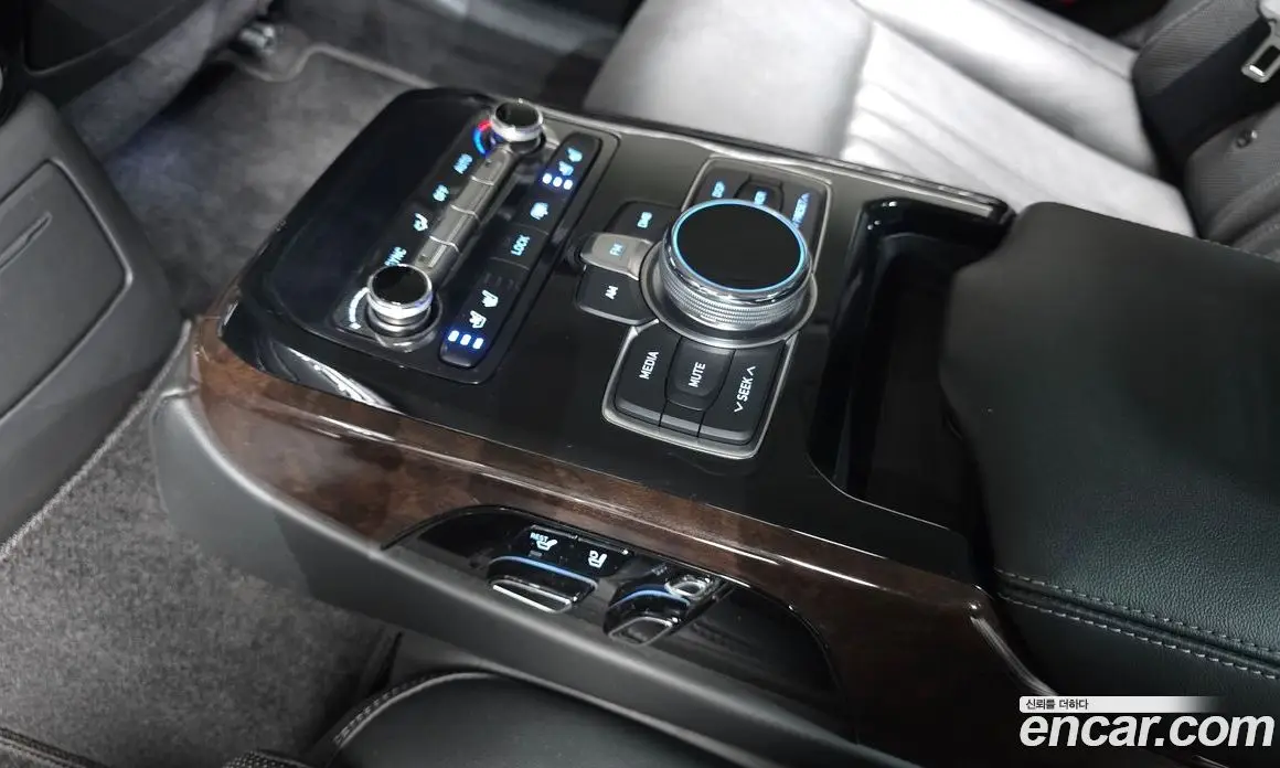 Genesis EQ900 2017 3.3 автомат (гидро), фото 18 Genesis EQ900 2017 3.3 автомат (гидро), фото 18