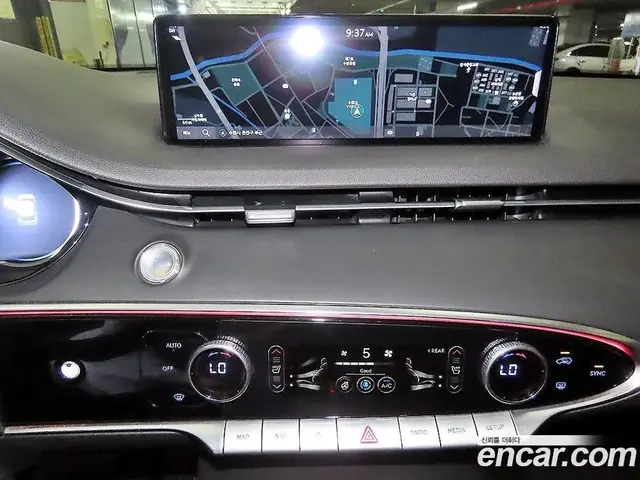 Genesis GV70 2022 2.2 автомат (гидро), миниатюра 11