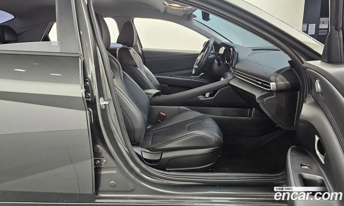 Hyundai Avante 2023 1.6 автомат (гидро), фото 12