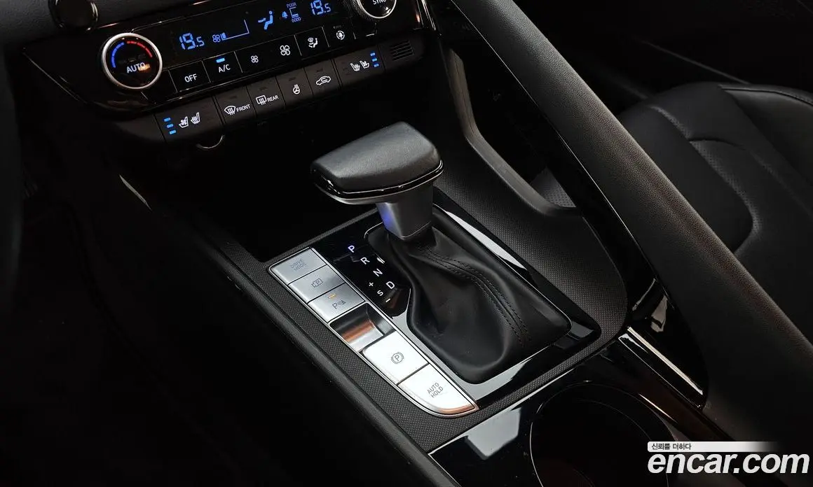 Hyundai Avante 2023 1.6 автомат (гидро), фото 9