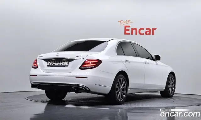 Mercedes-Benz E-Class 2018 2.0 автомат (гидро), миниатюра 2