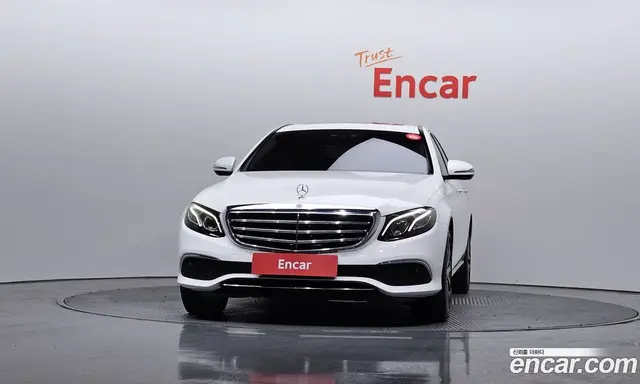 Mercedes-Benz E-Class 2018 2.0 автомат (гидро), миниатюра 3