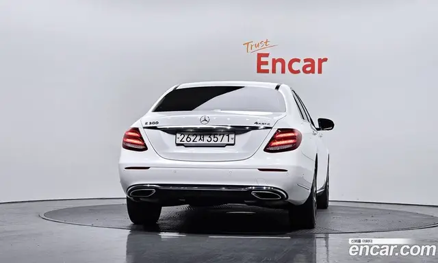 Mercedes-Benz E-Class 2018 2.0 автомат (гидро), миниатюра 4