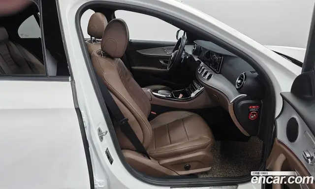 Mercedes-Benz E-Class 2021 2.0 автомат (гидро), миниатюра 12