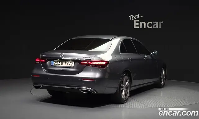Mercedes-Benz E-Class 2022 2.0 автомат (гидро), миниатюра 2